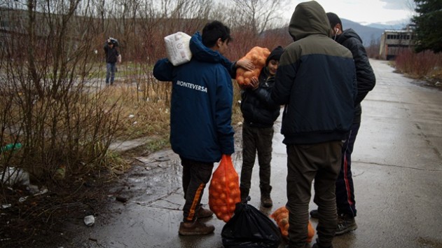 You are currently viewing VIDEO/FOTO: Putem BIS ´Hilal´ iz Engleske uručena pomoć za 200 imigranata u Bihaću