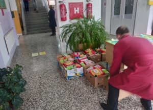 FOTO: Akcija podjele 100 prehrambenih paketa u Novom Travniku, Travniku i Zenici