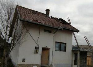 FOTO: Apel – Kuću porodice Selman sa 12 članova uništio požar!